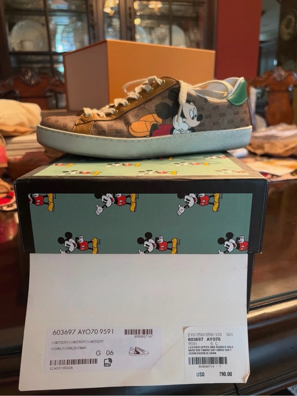 Unisex Gucci x Disney Mickey Mouse shoes!